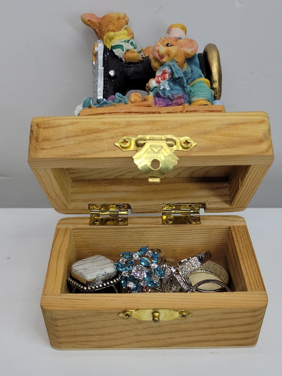 None Jewelry - Wooden Box Filled With Sz9-10 Rings